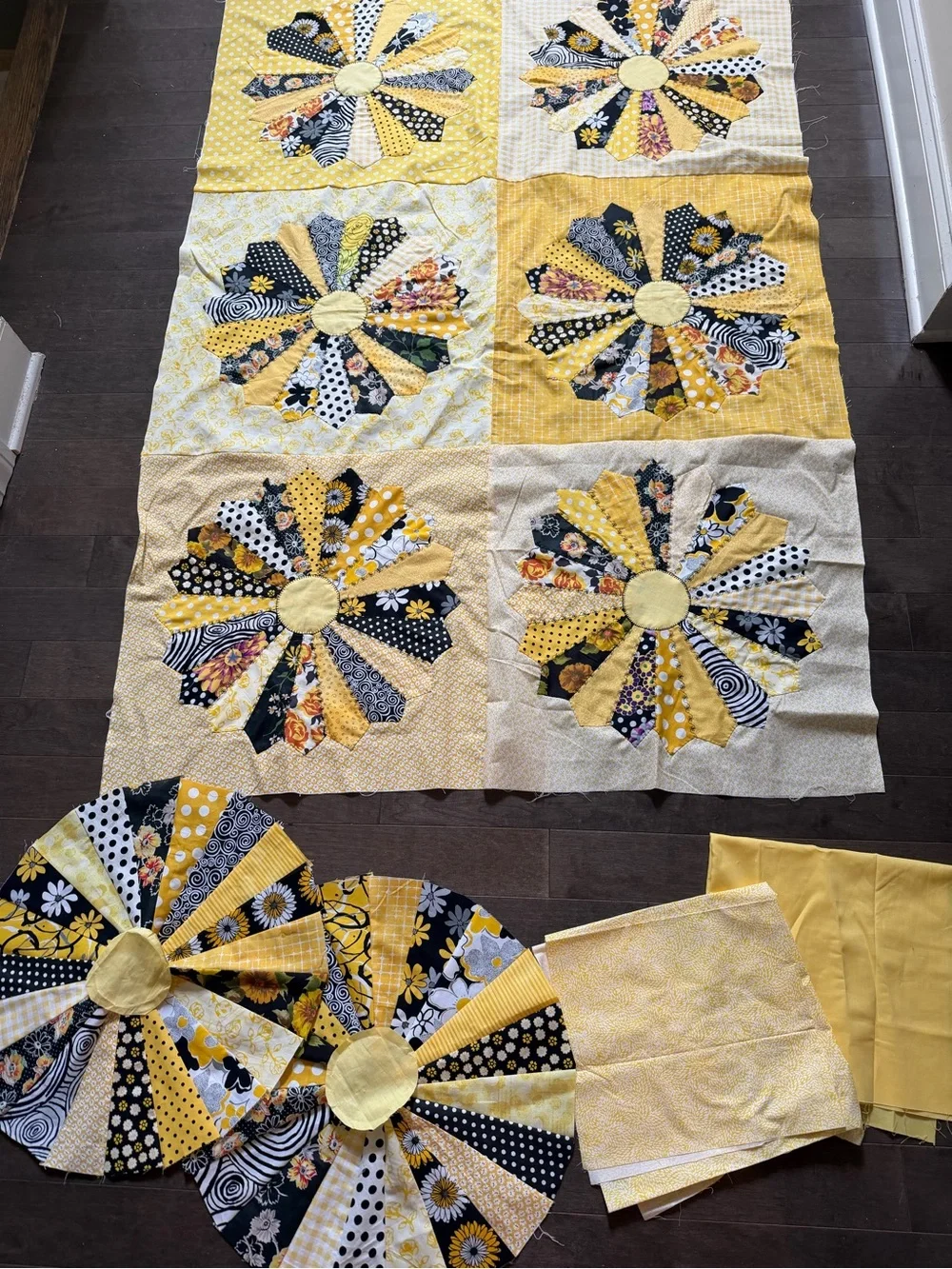 Dresden Plate Quilt Top 60” X40” + 6 Blocks + 2 Unfinished +Fabric Appliquéd